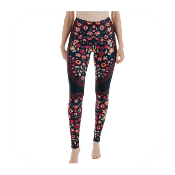 Yoga Democracy Pants - Yoga Democracy XL folklore leggings